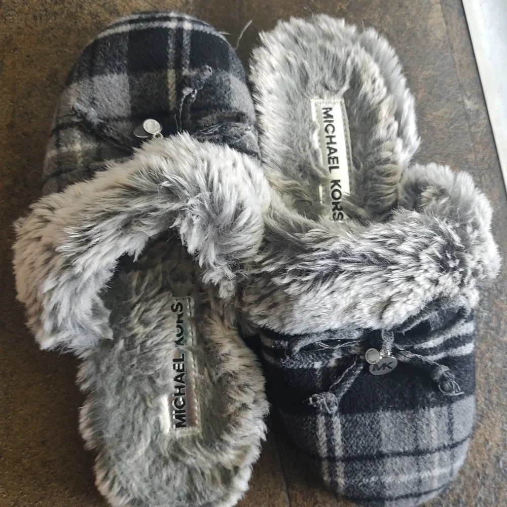 Michael Kors Plaid Slippers Women Size L Grey Black Excellent Faux Fur MK Logo